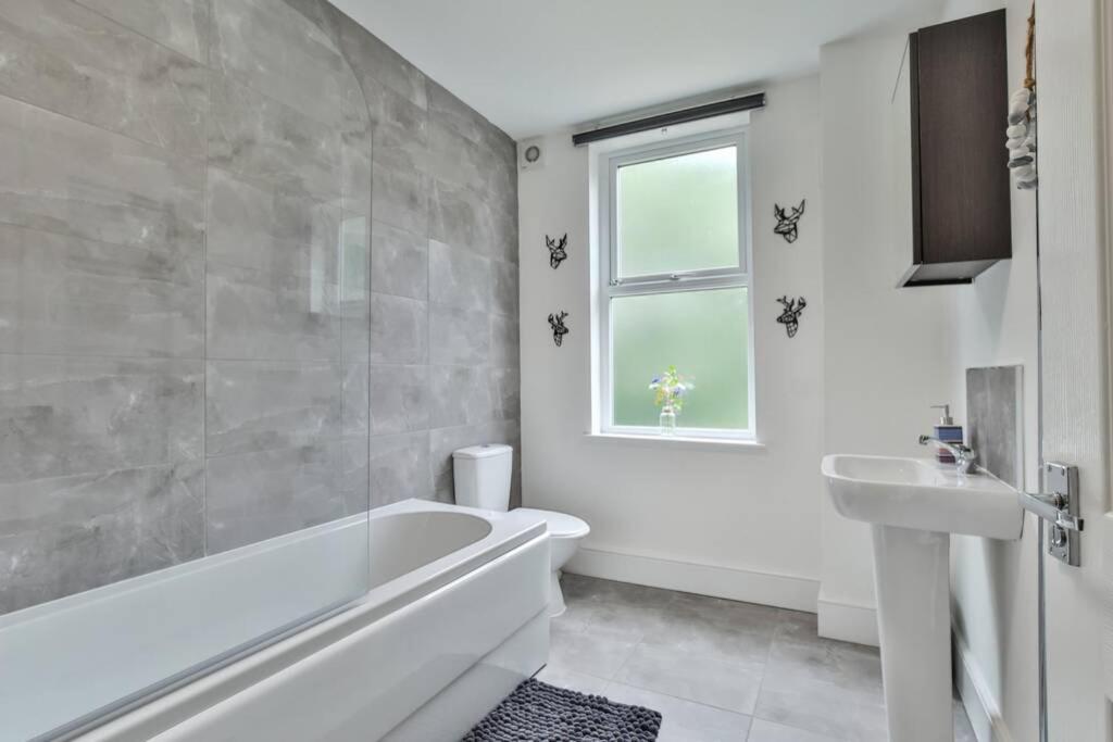 Refurbished Plush Property Great Transport Links Sheffield Buitenkant foto